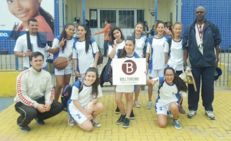 Escolas da rede utilizam basquete como método de ensino e lazer