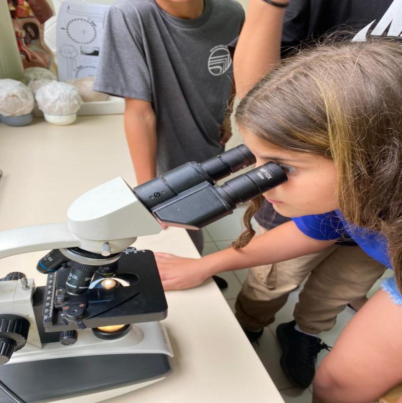 TRABALHO DE LABORATÓRIO TRANSFORMA ESTUDANTES DA REDE DE ENSINO MUNICIPAL EM CIENTISTAS