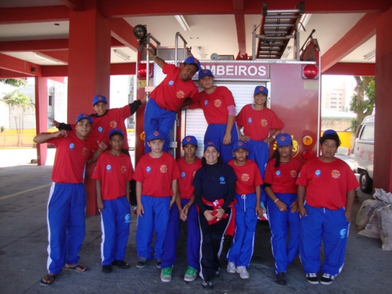 Professores e alunos são bombeiros por um dia