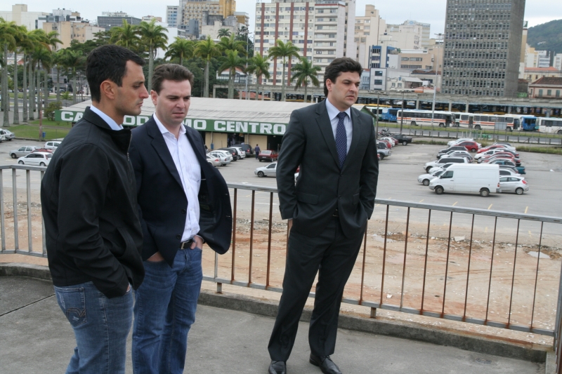 Prefeito, Procurador-Geral do Município e secretariado vistoriam o aterro da baía sul