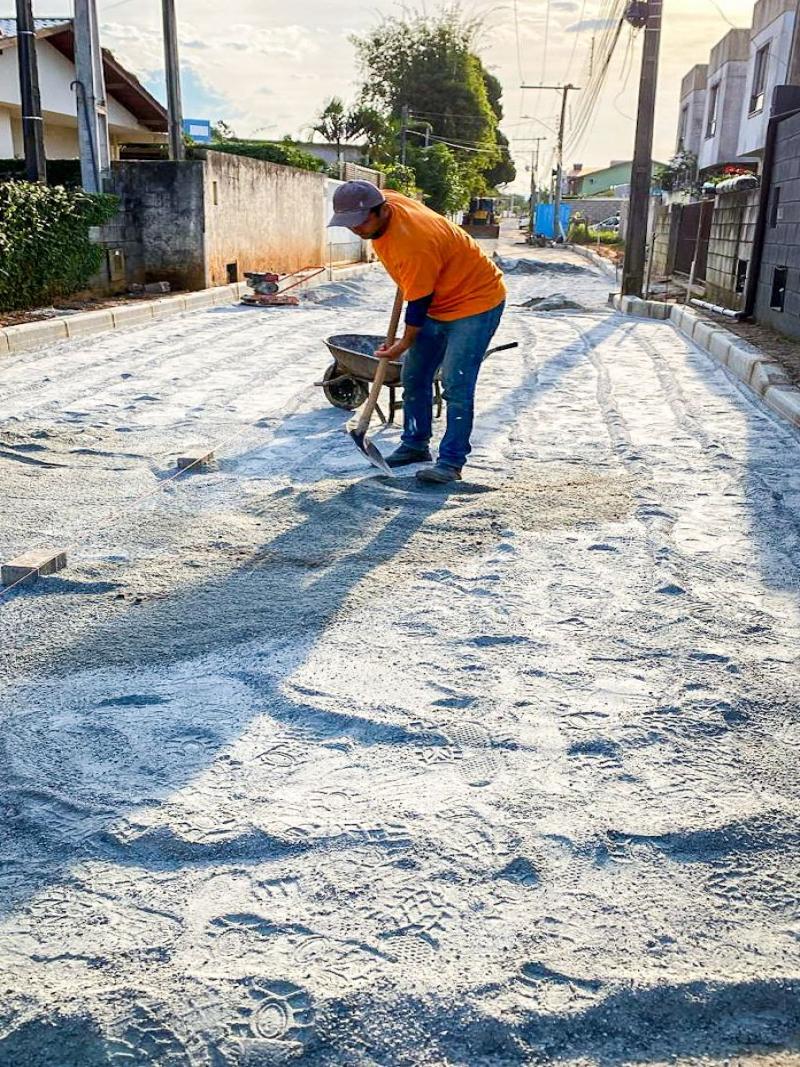 Ângelo Pecini, no Campeche, já tem drenagem e sai do chão batido
