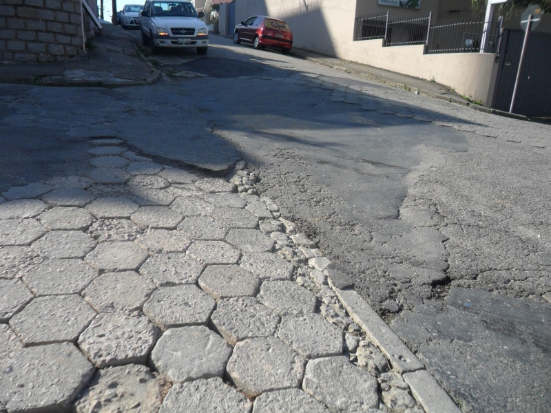 Ruas recebem nova pavimentação no Continente