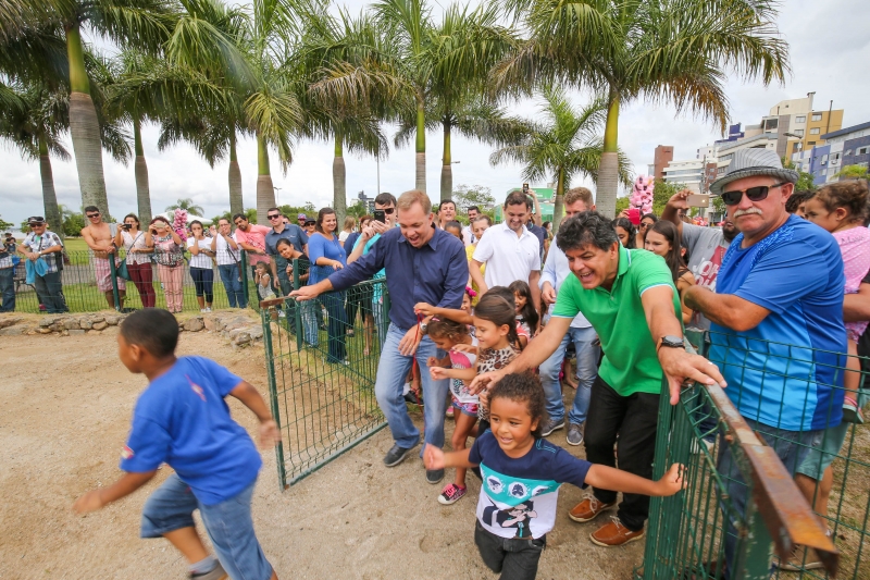 Parque de Coqueiros ganha revitalização e espaço para cachorro