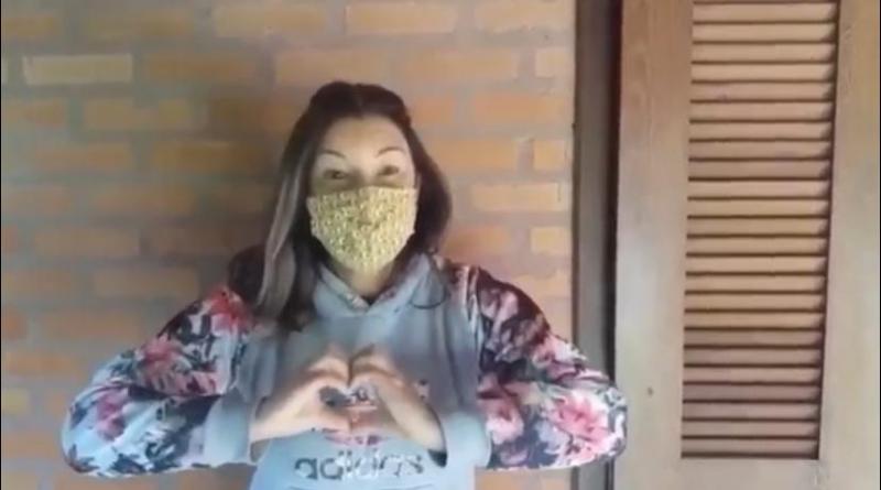 Crianças do Neim Lausimar Maria Laus aprendem sobre natureza por vídeos