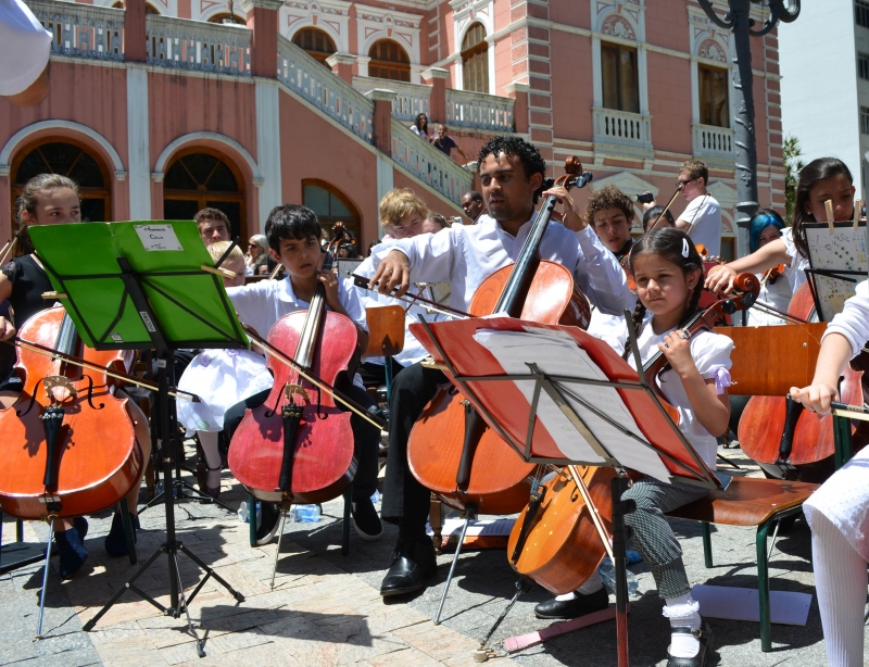 Orquestra Escola realiza Concerto de Primavera