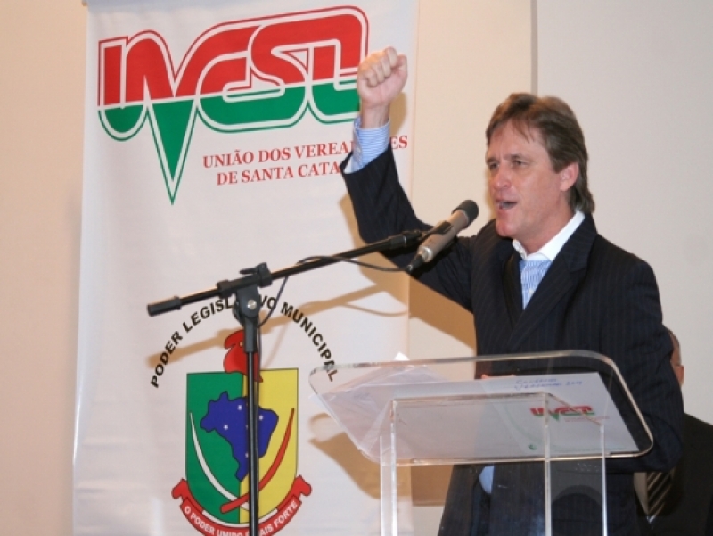 Prefeito valoriza vereadores