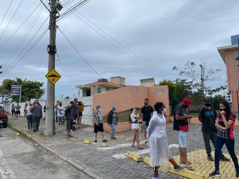 Van da vacinação da PMF já reúne muitas pessoas no Norte da Ilha
