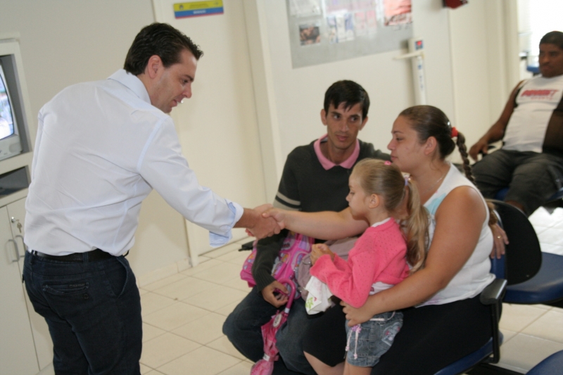 Prefeito Cesar vistoria unidades de Saúde  