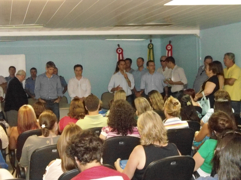 Prefeito dá posse ao novo Secretário Municipal de Assistência Social 