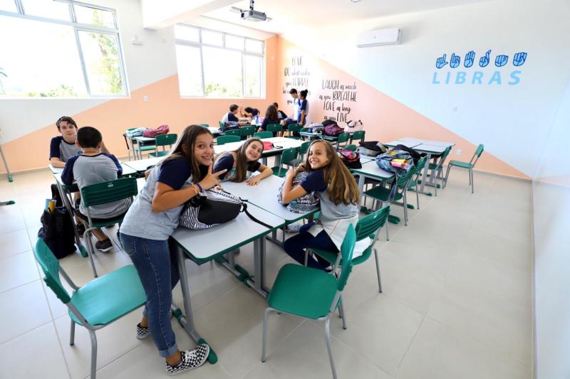 Educação da capital reduz a defasagem escolar e amplia tempo integral