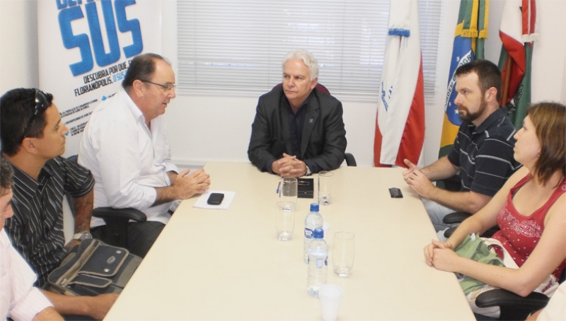 Secretário da Saúde recebe representantes das Areias do Campeche