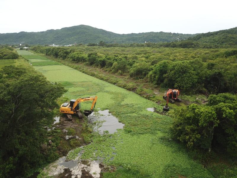 Limpeza de canais de drenagem em Florianópolis cresceu 55% em 2023