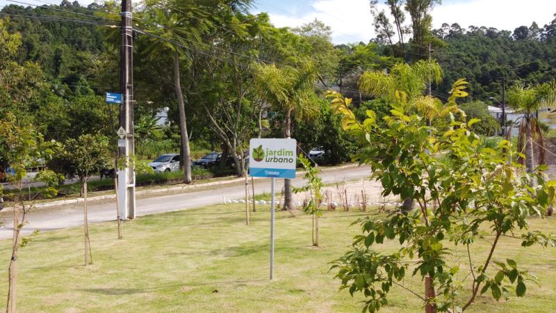 Programa Jardim Urbano transforma áreas públicas sem uso em espaços de lazer e contato com natureza