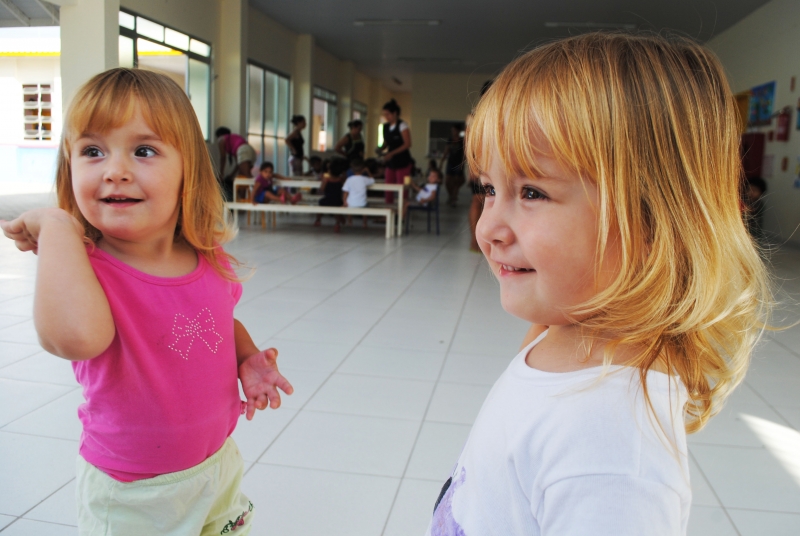 Gêmeos: Ju e Bruna, idênticas em quase tudo