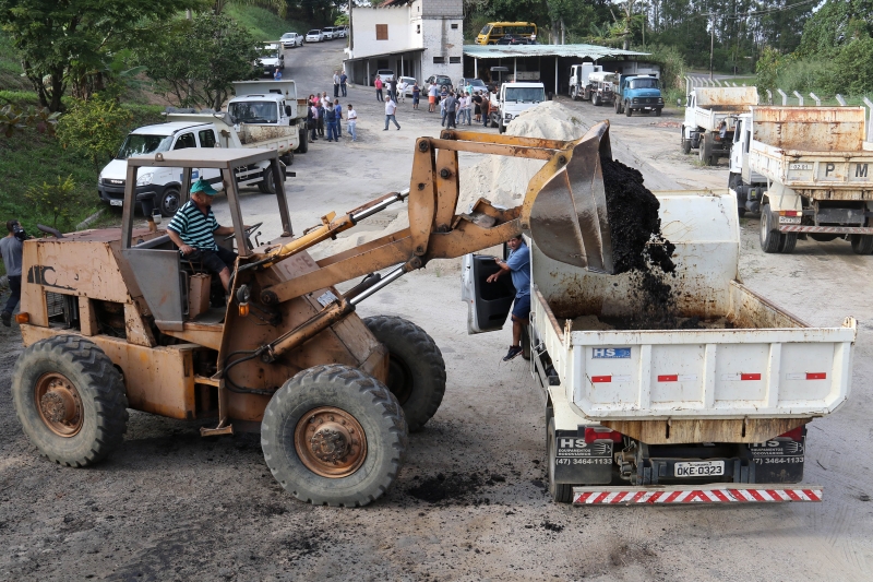 Prefeitura deflagra mutirão de tapa-buraco pela cidade