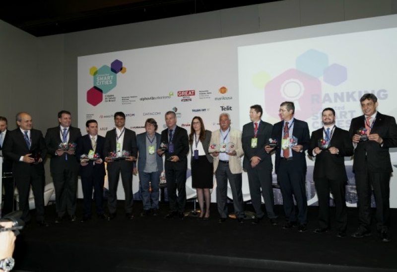 Prefeito recebe em SP prêmios das smart cities