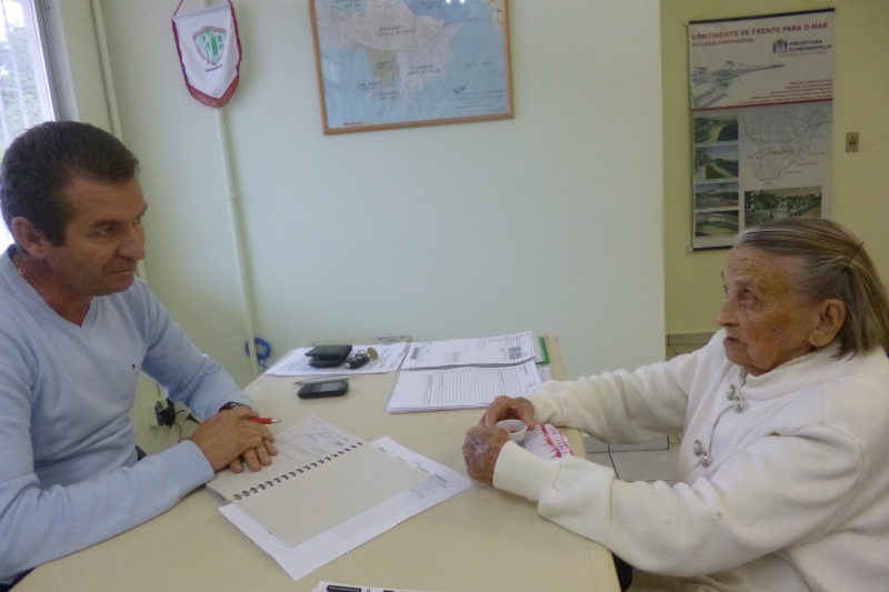 Senhora de 96 anos visita secretaria do Continente