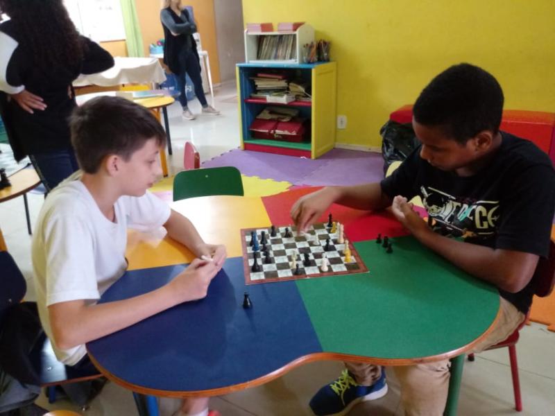 Crianças atendidas nos Centros de Convivência da Prefeitura de Florianópolis participam de torneio de Xadrez