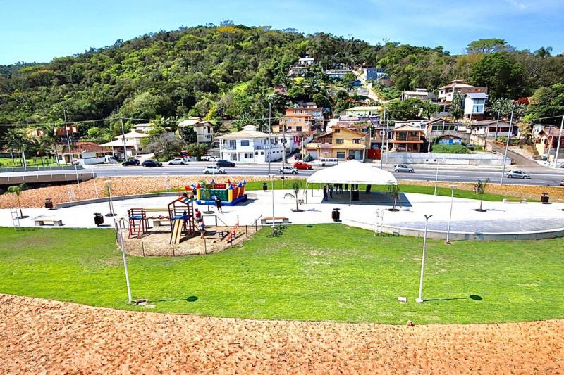 Super praça do Rio Tavares é entregue à comunidade 