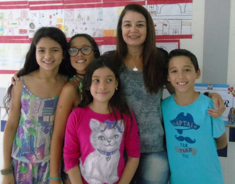 Professora de inglês ganha bolsa para estudar nos Estados Unidos