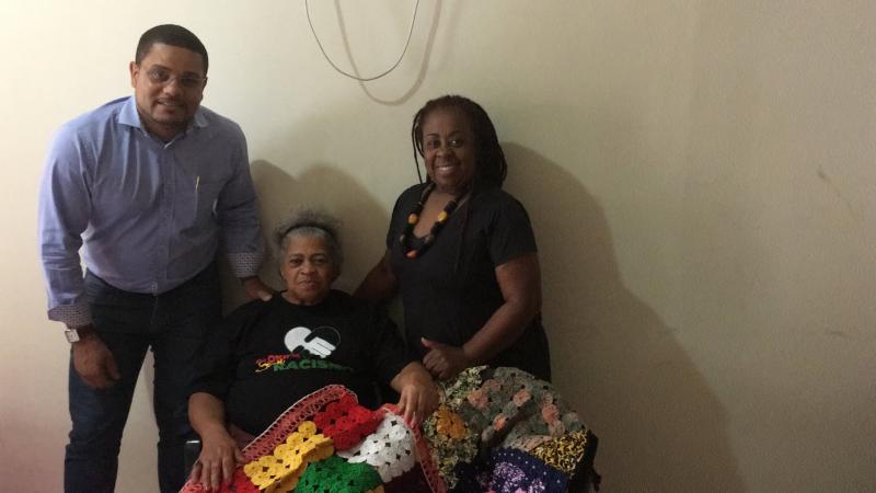 A ARTE DE FAZER FUXICO DA PROFESSORA VALDEONIRA SILVA DOS ANJOS