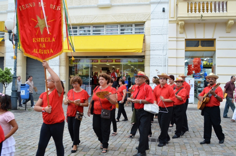 Encontro de Terno de Reis revive tradição na Capital