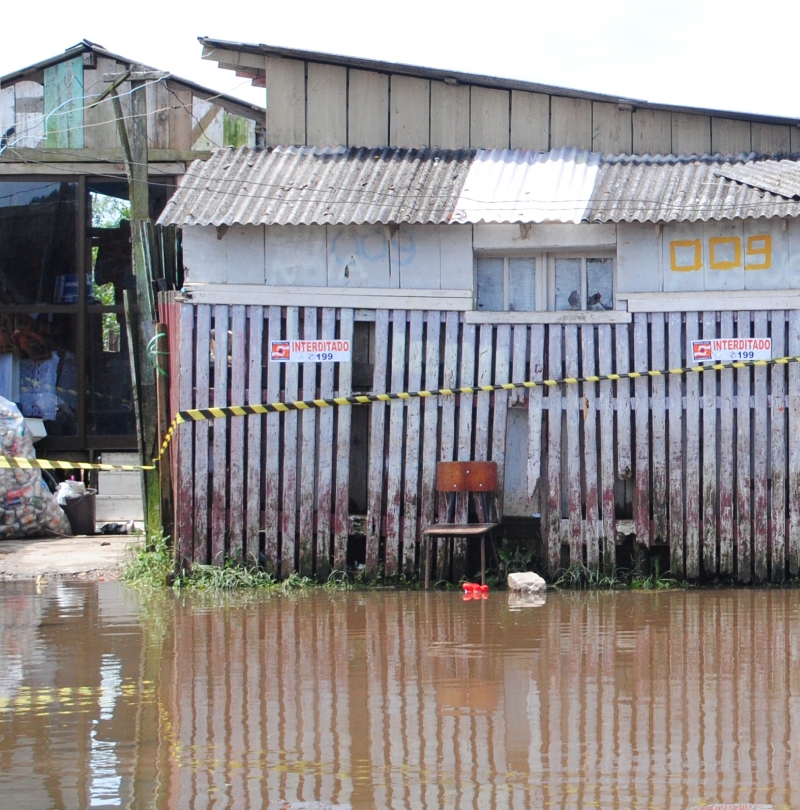 Papaquara: tem início a demolição das casas.