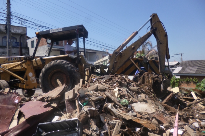 Limpeza retira 50 toneladas de lixo no Monte Cristo