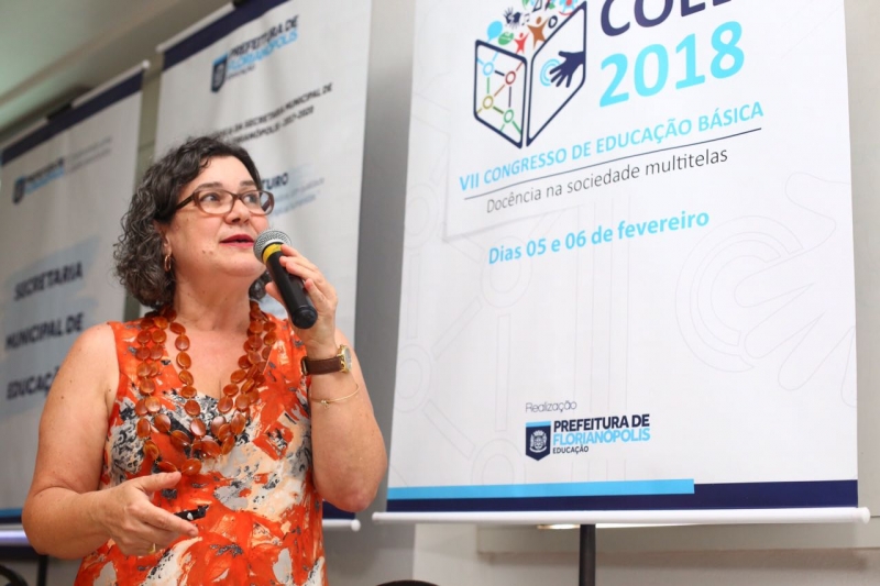 Palestra sobre ensino na Educação de Jovens, Adultos e Idosos é realizada no COEB