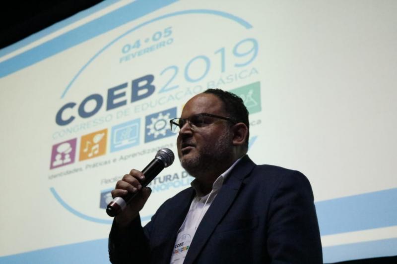 Ex-Ministro da Educação faz conferência de encerramento do COEB 2019
