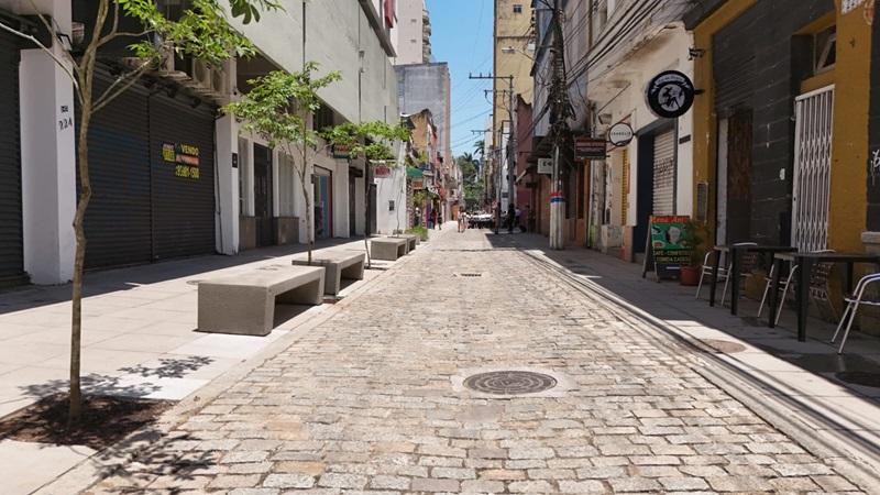 Mais uma via do centro leste revitalizada: a Rua Tiradentes