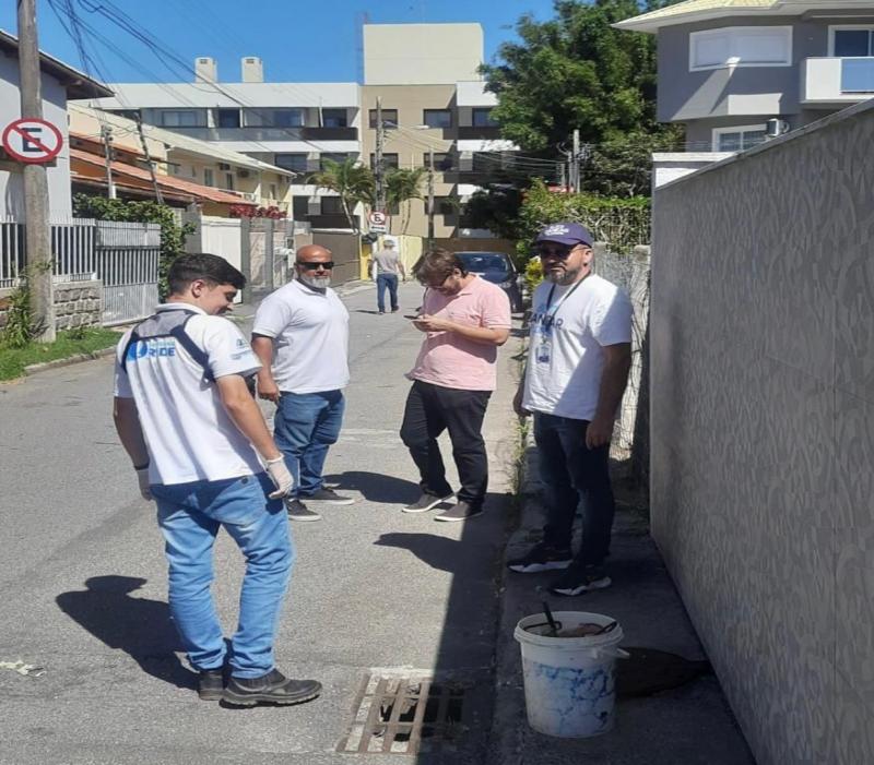 PACTO: Blitz Sanear flagra novas infiltrações em bueiros de Florianópolis e aciona Casan para correção