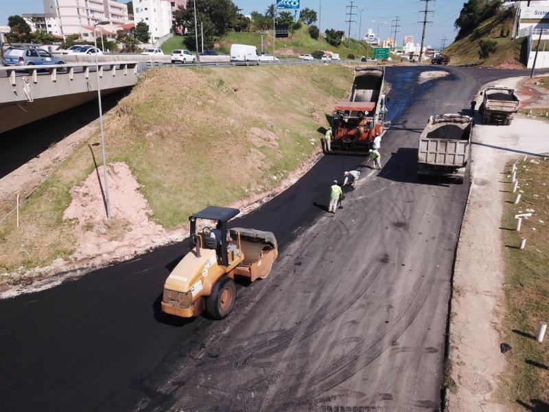 Asfaltamento da marginal da Via-Expressa Continental está na fase final