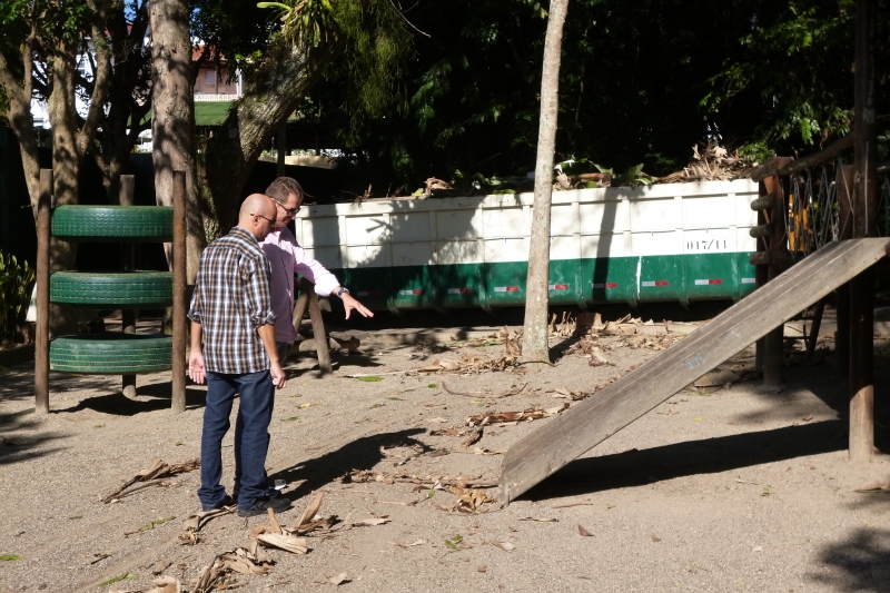 Secretaria do Continente realiza mutirão de limpeza no Bosque Pedro de Medeiros