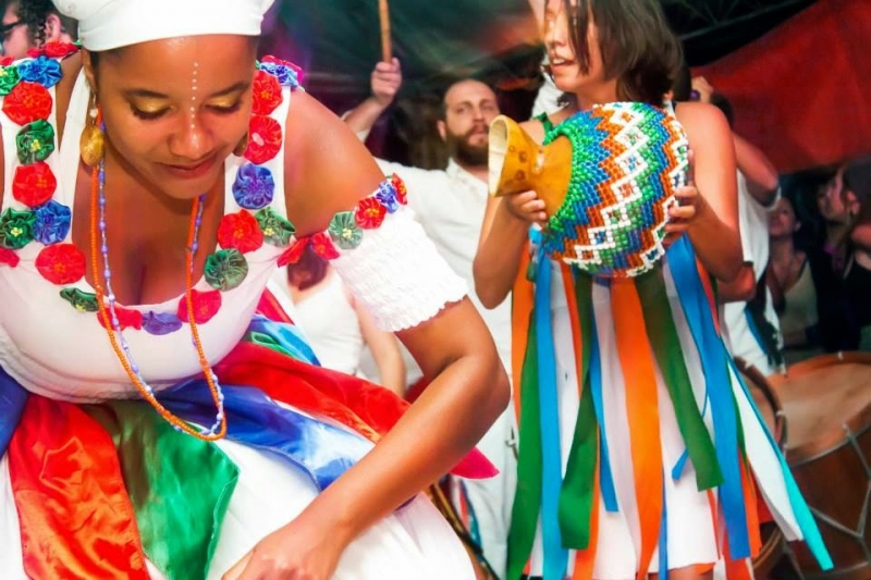Festa com maracatu celebra cultura negra