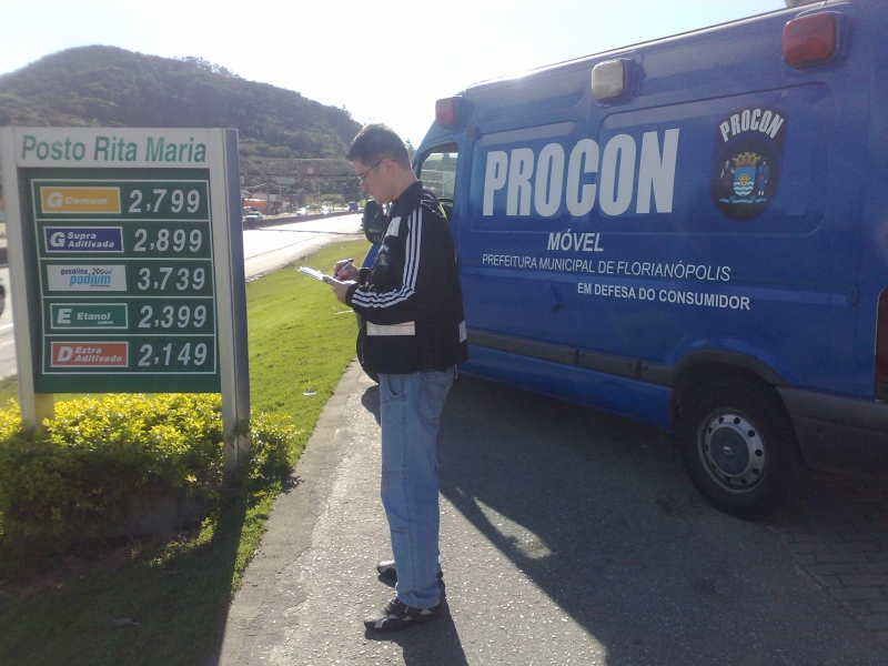 Procon pesquisa os preços de combustíveis na capital