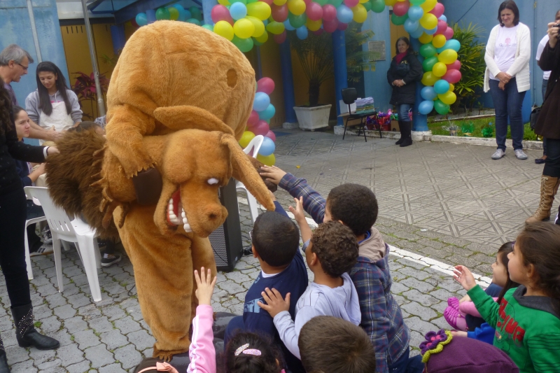 Festa cultural na biblioteca encanta a criançada