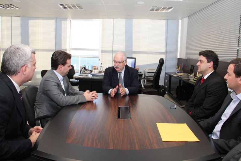 Procurador-Geral participa de reunião no TCE sobre o transporte coletivo