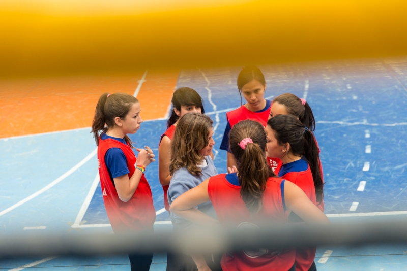 JESF: Beatriz de Souza vence duas no voleibol feminino  