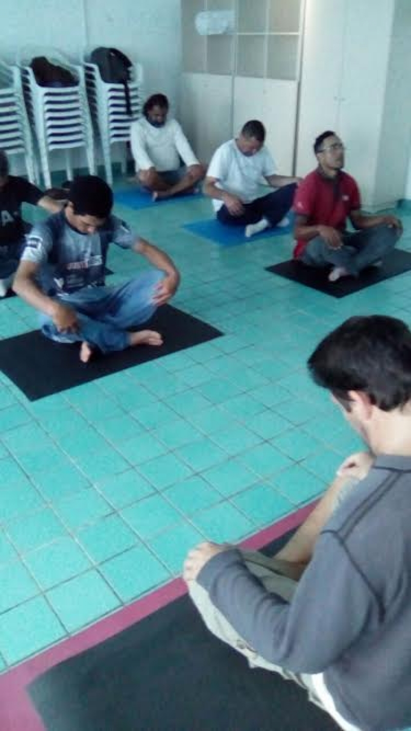 Usuários do Centro POP têm de aulas de yoga