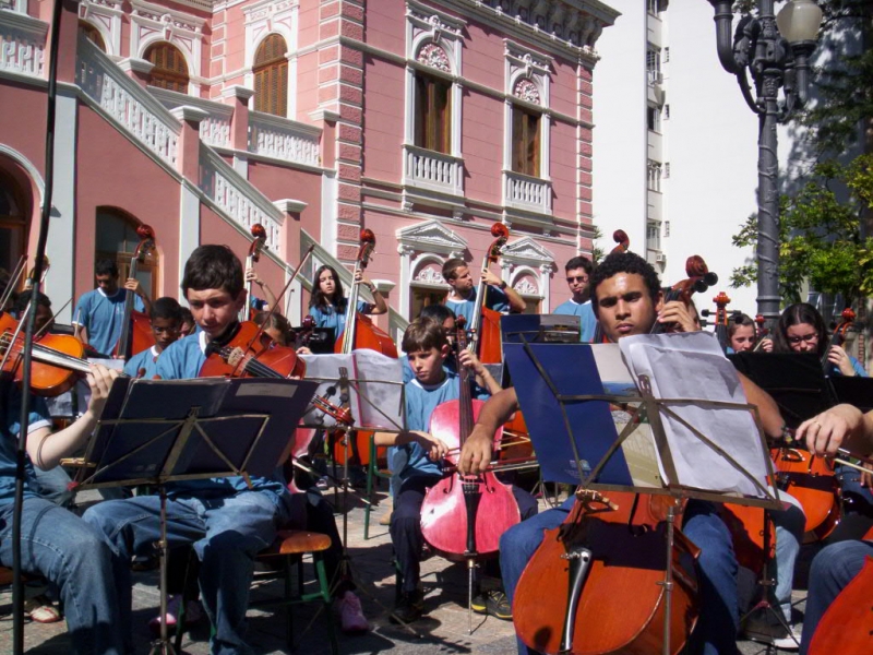 Apresentação da Orquestra Escola celebra Dia Municipal da Cultura