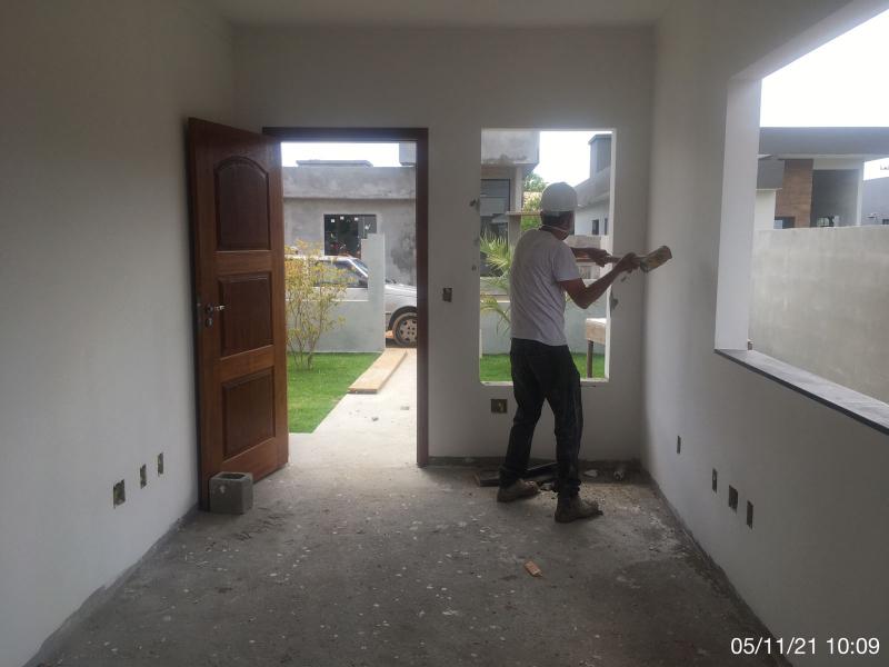 Prefeitura faz demolição em casas irregulares no Norte da Ilha