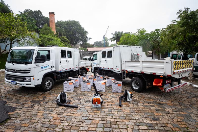 Prefeitura entrega novos equipamentos para limpeza pública e intendências
