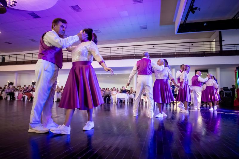 Baile de Natal 60+ celebra o encerramento do ano com diversão