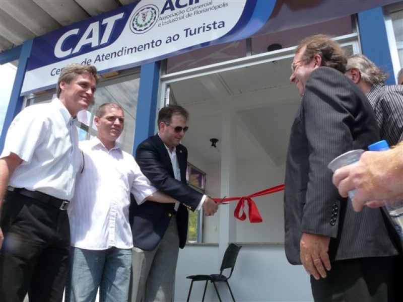 Prefeito participa da inauguração do CAT 