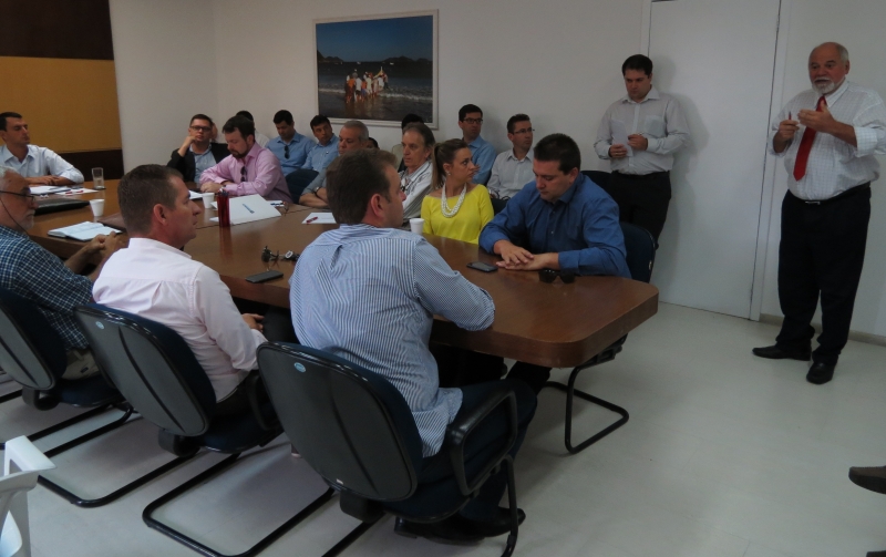 Prefeito cobra informações sobre falta d’água na Ilha