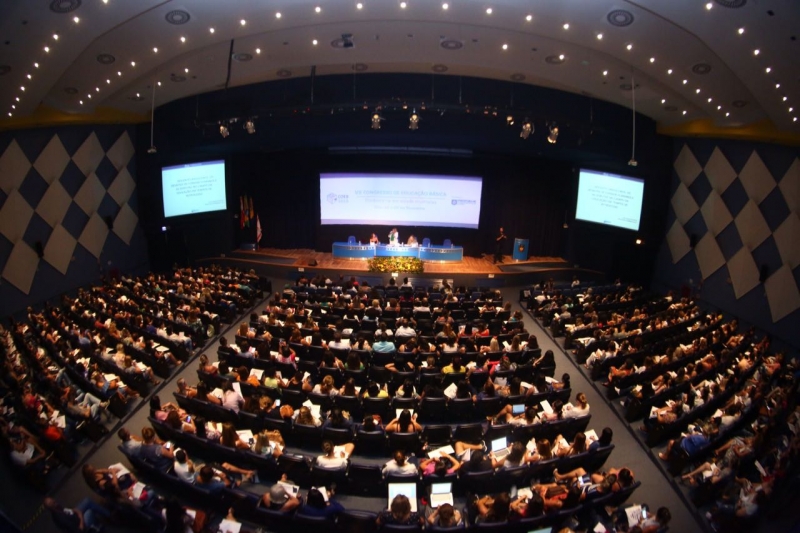 Segundo dia do COEB terá apresentação de trabalhos de pesquisadores e profissionais da rede municipal