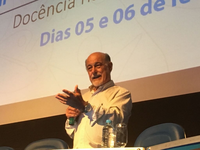 Reforma curricular é discutida em conferência de encerramento do COEB 2018