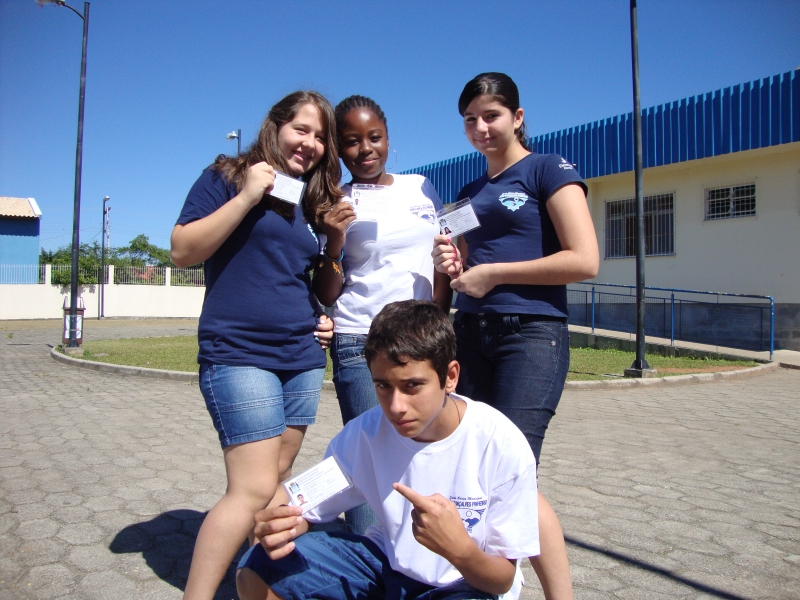 Pela primeira vez, alunos recebem carteiras de estudante da PMF