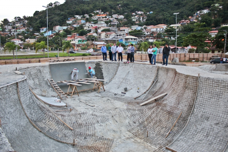 Prefeito visita 'o maracanã do skate', na Costeira